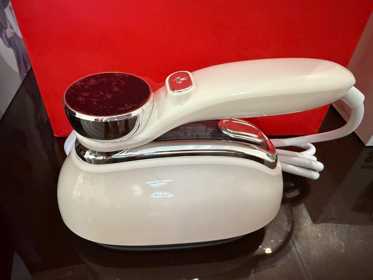 اتو بخار مسافرتی هوشمند مدل ZS-8807D اورجینال گارانتی ۱۲ ماهه ضمانت سلامت تست و مرجوعی در صورت ایراد ارسال فوری( ارسال رایگان در تهران)