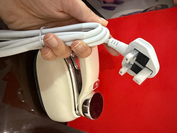 اتو بخار مسافرتی هوشمند مدل ZS-8807D اورجینال گارانتی ۱۲ ماهه ضمانت سلامت تست و مرجوعی در صورت ایراد ارسال فوری( ارسال رایگان در تهران)
